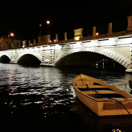 Alojamento de Acomodação e Pequeno-almoço Dioniso Bed & Wellness 4*